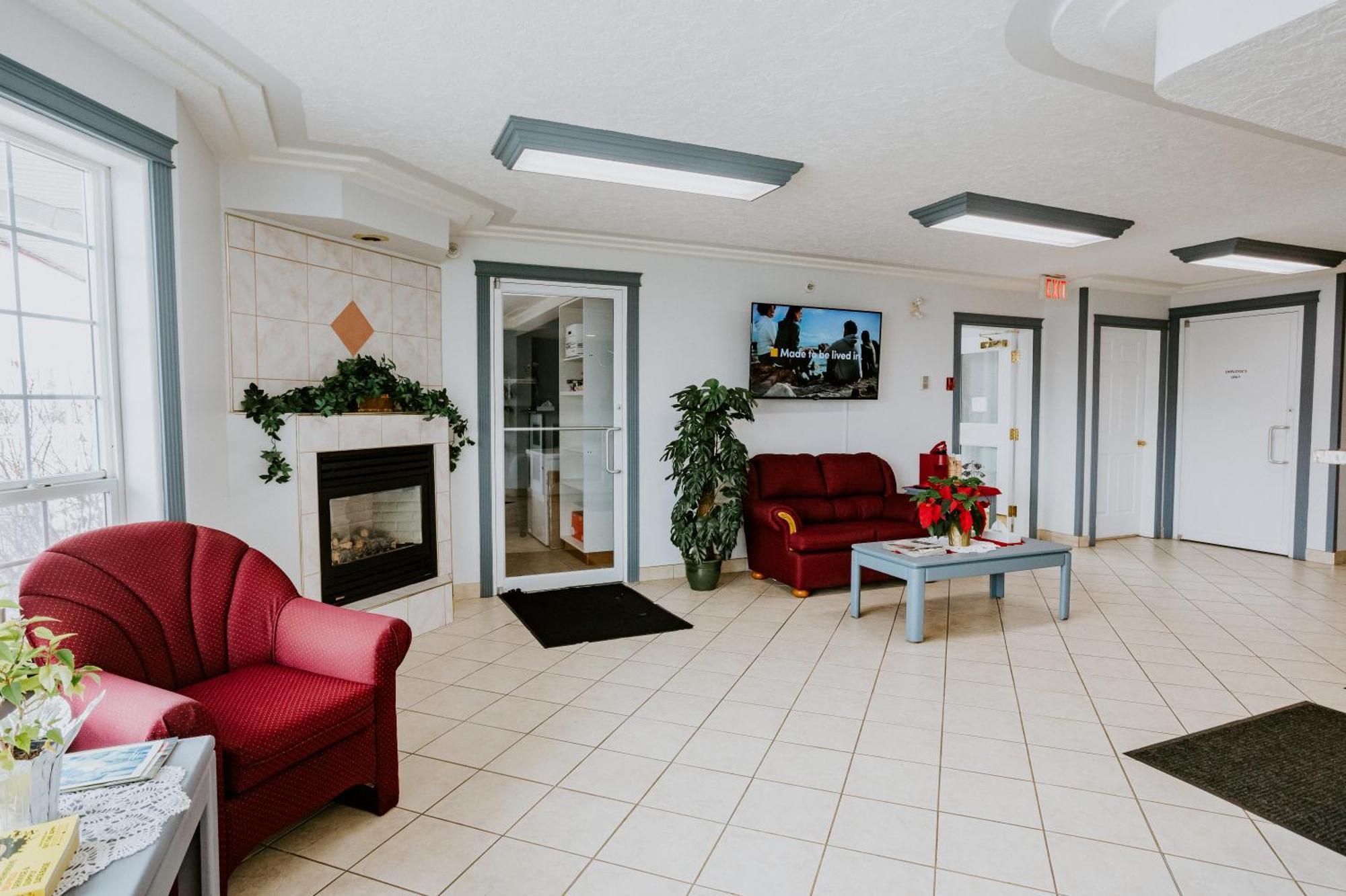 Western Budget Plus Mosaic Suites Penhold Kültér fotó