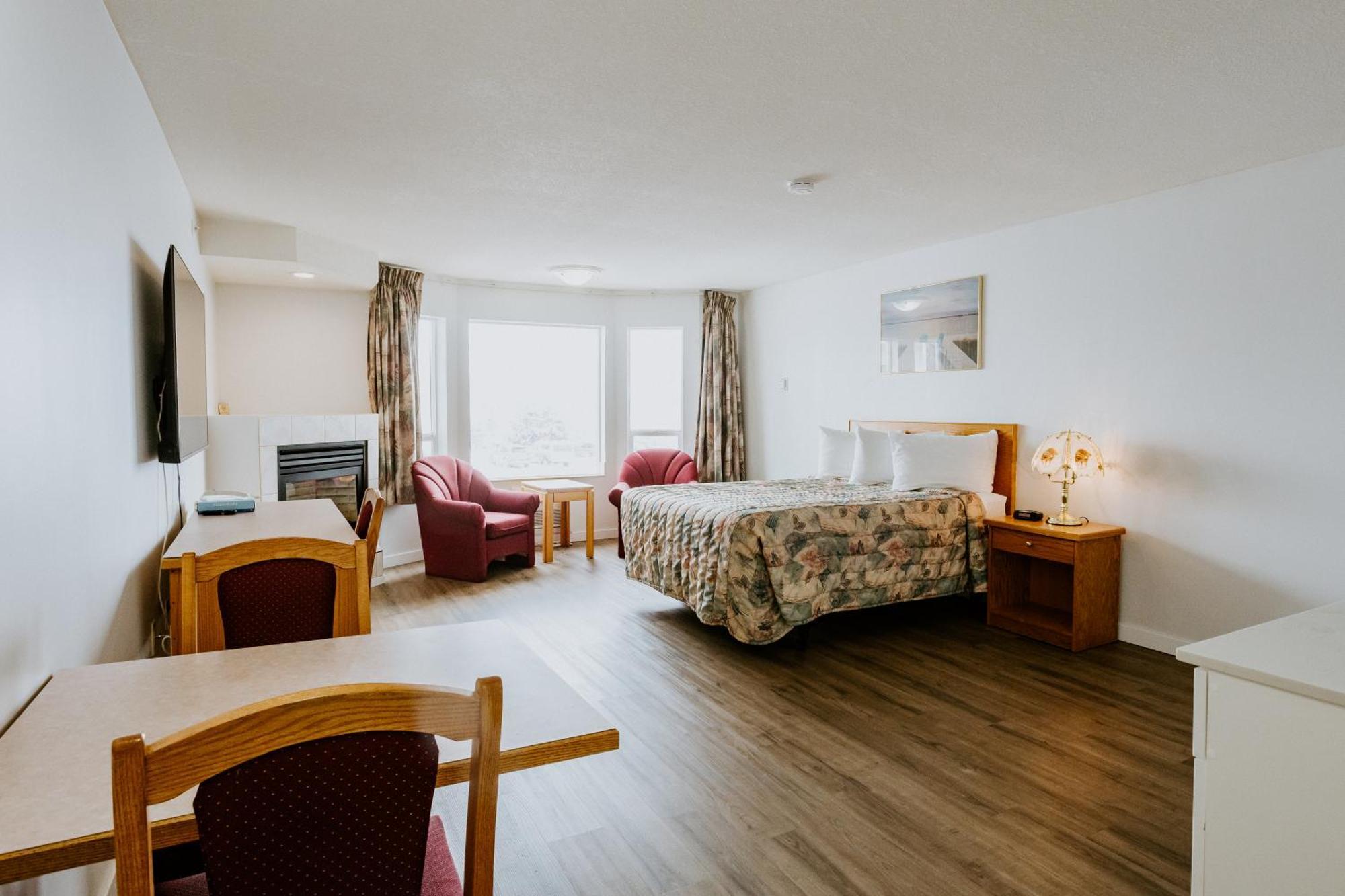 Western Budget Plus Mosaic Suites Penhold Kültér fotó