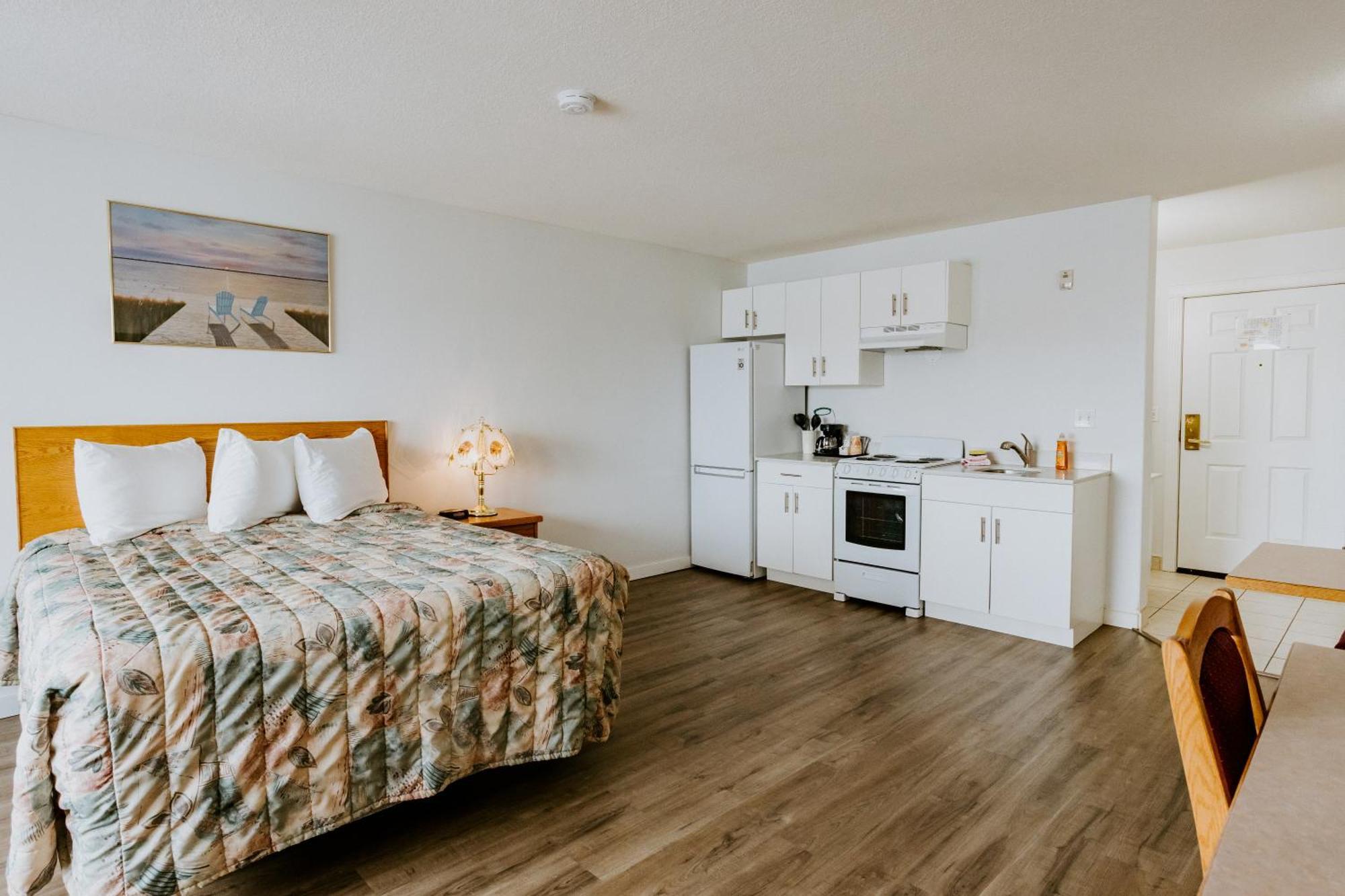 Western Budget Plus Mosaic Suites Penhold Kültér fotó