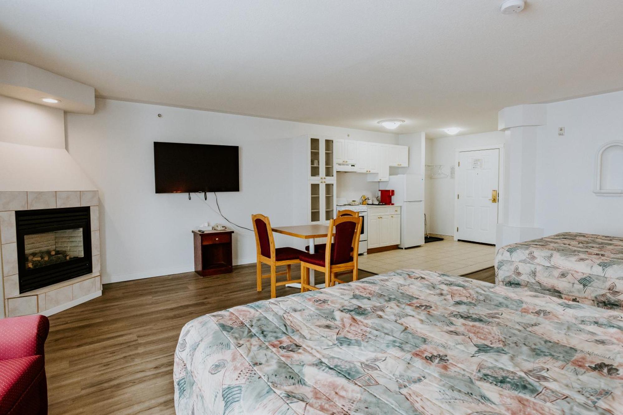 Western Budget Plus Mosaic Suites Penhold Kültér fotó