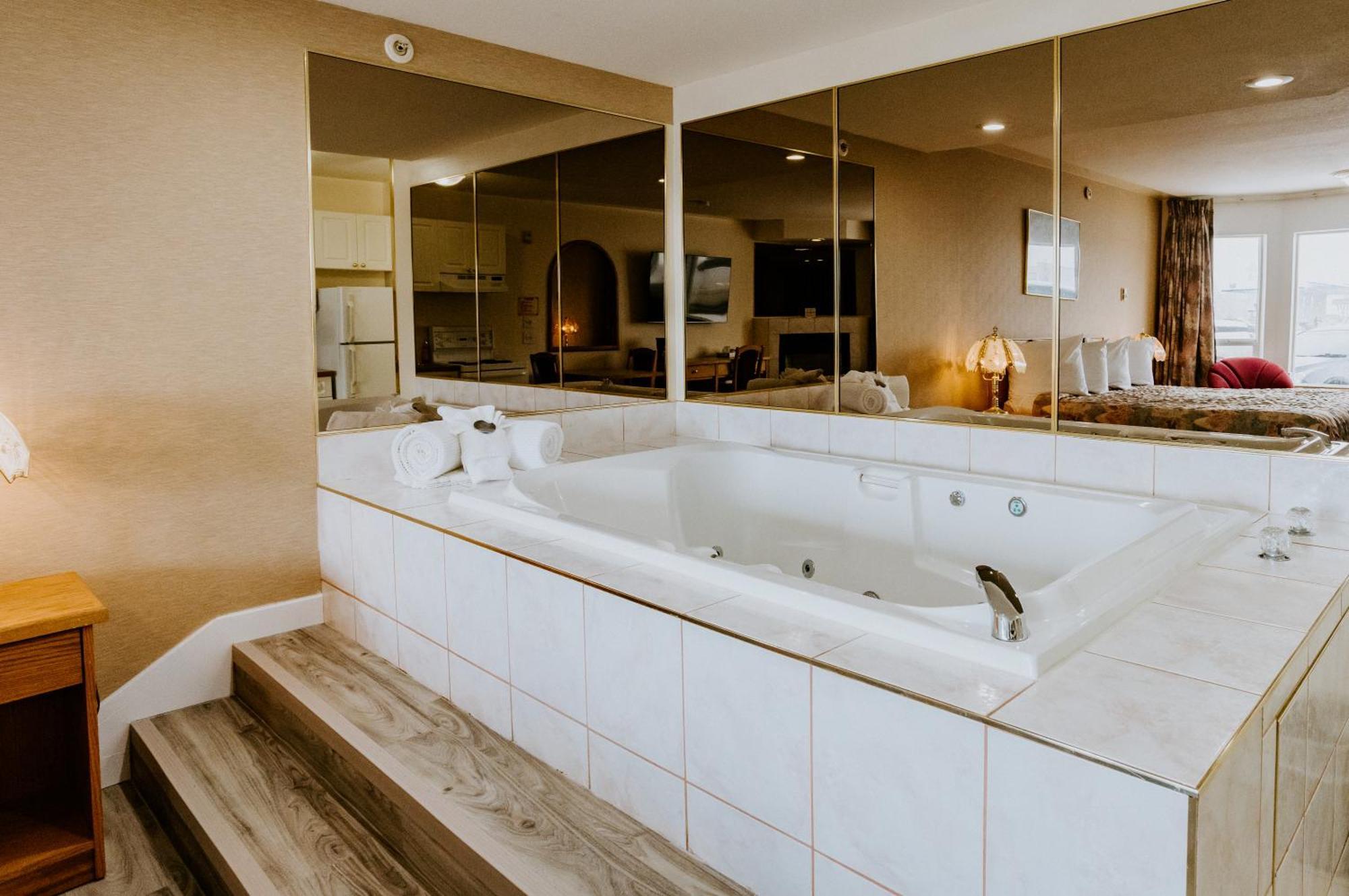 Western Budget Plus Mosaic Suites Penhold Kültér fotó